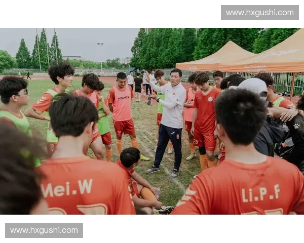 友谊足球联赛激烈开赛 球员们奋勇争先 展现团队精神与竞技风采 友谊足球联赛激烈开赛 球员们奋勇争先 展现团队精神与竞技风采